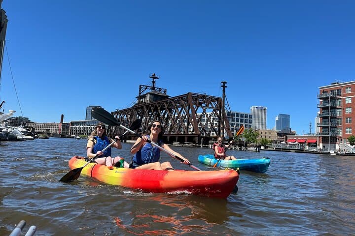 Milwaukee Cheese Curd Kayak Tour: Paddle, Taste & Explore the Riverwalk