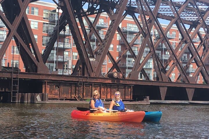Milwaukee Cheese Curd Kayak Tour: Paddle, Taste & Explore the Riverwalk photo 4