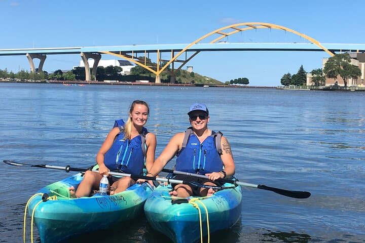 Milwaukee Cheese Curd Kayak Tour: Paddle, Taste & Explore the Riverwalk photo 5