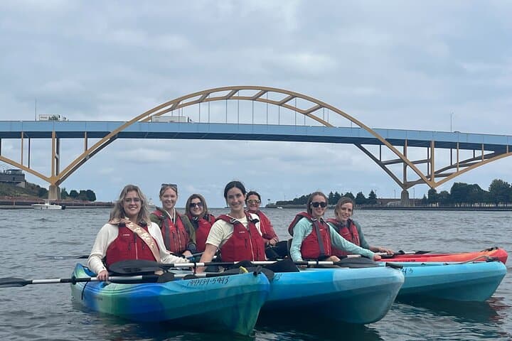 Milwaukee River Skyline Kayak Tour: Paddle the Third Ward to Downtown photo 5