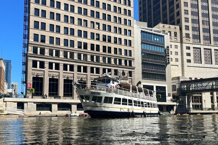 Milwaukee River Skyline Kayak Tour: Paddle the Third Ward to Downtown photo 6