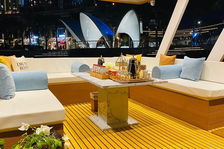 45-Minute Dream Boats Floating Café Cruise in Dubai Marina photo 4