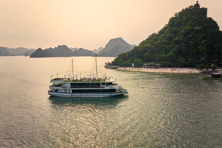 Luxury 2-Day Ha Long Bay Cruise: Kayaking, Caves & Sunrise Tai Chi photo 6
