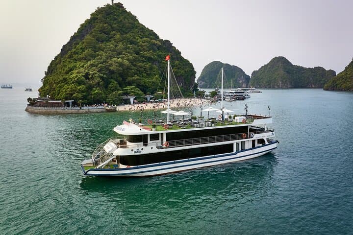 Halong Bay Full-Day Cruise: Sung Sot Cave, Kayaking & Titop Island photo 2