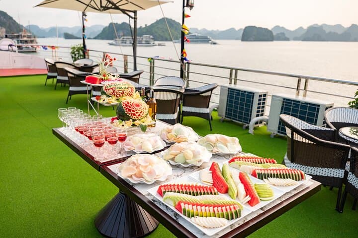 Halong Bay Full-Day Cruise: Sung Sot Cave, Kayaking & Titop Island photo 6