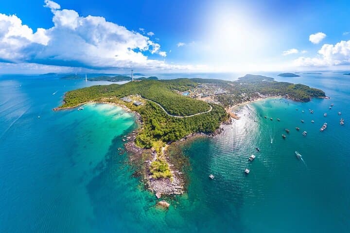 Phu Quoc 3-Island Discovery: Snorkel, Cable Car & Hon Thom Water Park photo 3