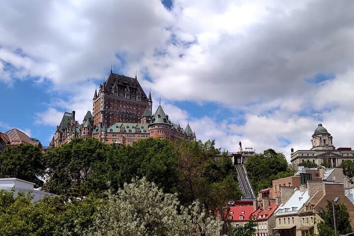Old Quebec Private Walking Tour — History, Climate & Urban Nature photo 2