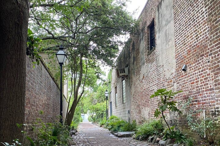 Charleston 8pm Holy City Hauntings Tour — After-Dark Ghost Walk in Historic Downtown photo 3