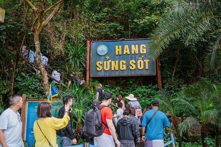 Halong Bay Overnight Boutique Cruise — Kayaking, Swimming & Surprise Cave photo 6