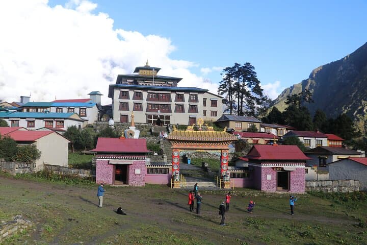 Everest Base Camp Trek — 14 Days: Teahouse Route to 5,364 m