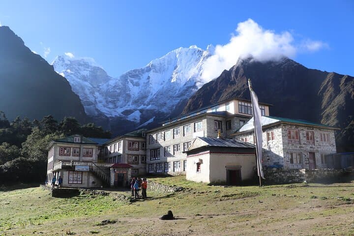 Everest Base Camp Trek — 14 Days: Teahouse Route to 5,364 m photo 5