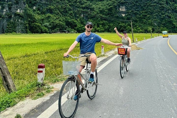 Tam Coc & Mua Cave Day Trip from Hanoi: Hoa Lu, Boat Ride and Mountain Views photo 2