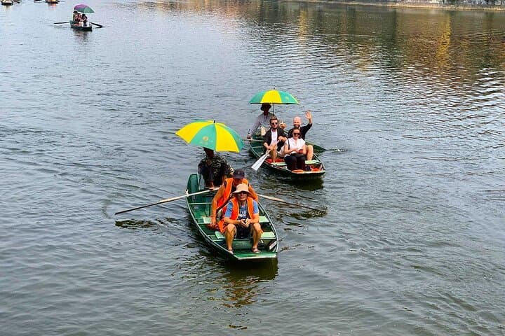 Hanoi to Ninh Binh: Hoa Lu Ancient Capital & Tam Coc Boat Trip photo 4