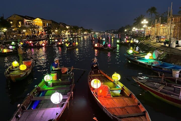Hoi An Old Town Lantern Boat Ride and Local Dinner — Evening Heritage Tour photo 2