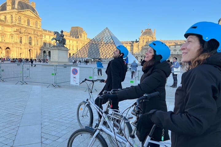 Paris City Center Bike Tour: Private Ride Past Notre-Dame, Louvre & Eiffel photo 3