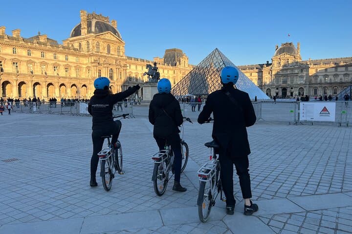 Paris City Center Bike Tour: Private Ride Past Notre-Dame, Louvre & Eiffel photo 4