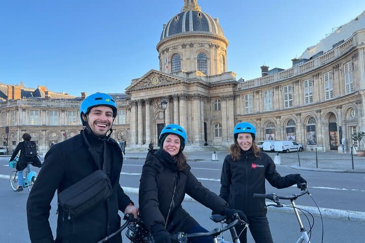 Paris City Center Bike Tour: Private Ride Past Notre-Dame, Louvre & Eiffel photo 5