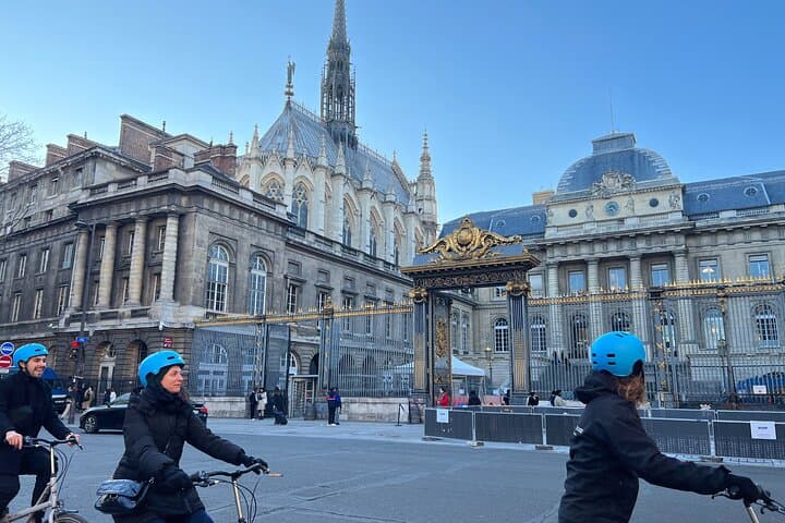 Paris City Center Bike Tour: Private Ride Past Notre-Dame, Louvre & Eiffel photo 6