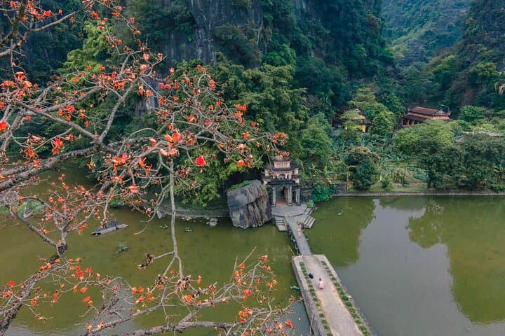 Ninh Binh Day Tour: Mua Cave, Trang An & Tam Coc Cycling with Local Family photo 6