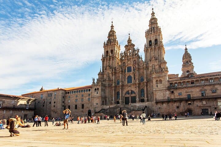 Private Full-Day Tour to Santiago de Compostela and Valença from Porto