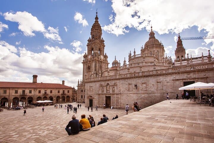 Private Full-Day Tour to Santiago de Compostela and Valença from Porto photo 2