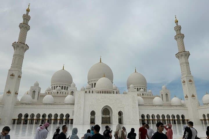 Private Abu Dhabi Day Tour: Grand Mosque, Qasr Al Watan & Louvre photo 2