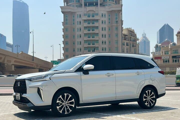 Full-Day Private Chauffeur in Dubai — Luxury Transport and Local Insight photo 2