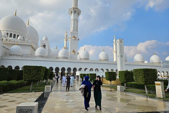 Abu Dhabi Highlights: Private Tour to Sheikh Zayed Mosque & Louvre Abu Dhabi photo 4