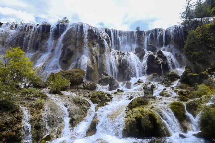2-Day Jiuzhaigou & Huanglong by Bullet Train: Scenic Lakes, Terraces & Boardwalks photo 3