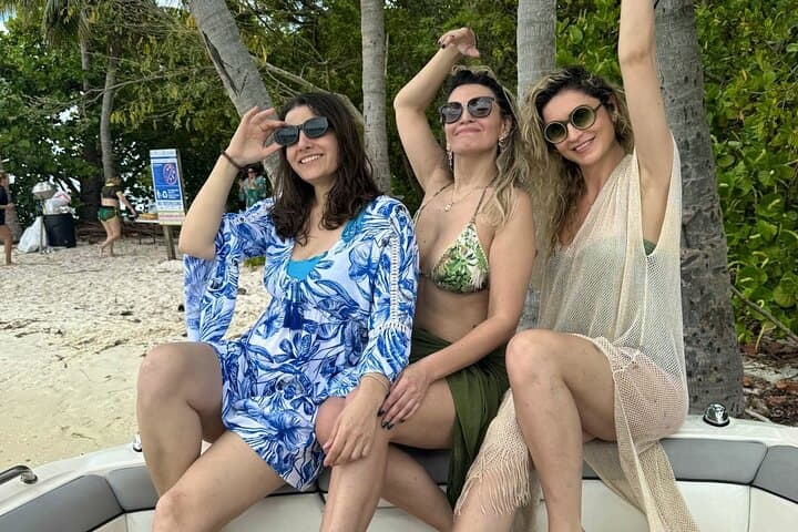 Private Miami Boat Tour with Champagne, Sandbars & Floating Mat photo 5