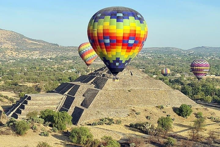 Dawn Hot-Air Balloon Over Teotihuacan: Sunrise Flight, Breakfast & Archaeological Visit photo 2