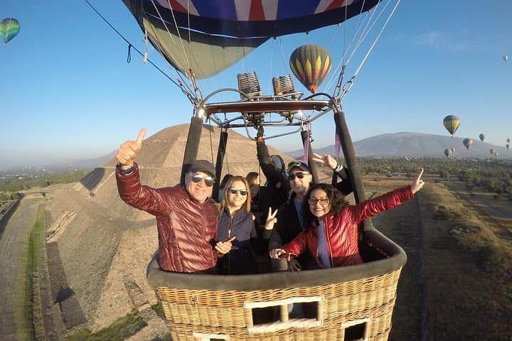 Dawn Hot-Air Balloon Over Teotihuacan: Sunrise Flight, Breakfast & Archaeological Visit photo 3
