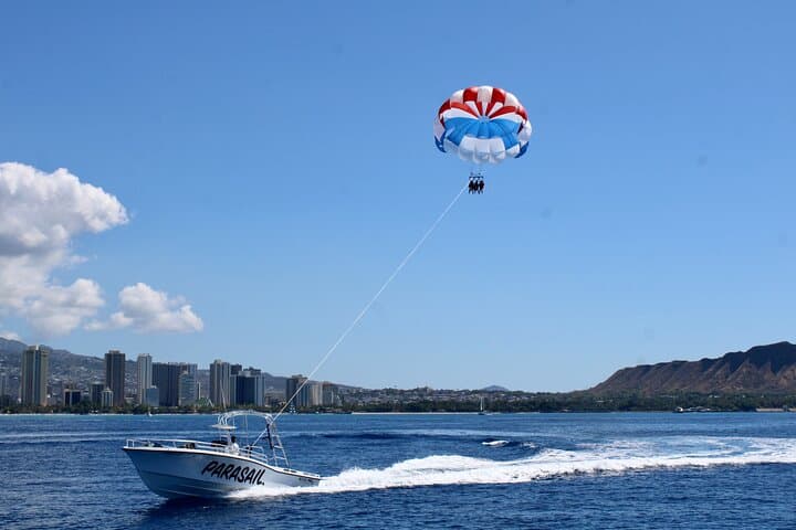 Parasail Waikiki: 1,000-Foot Views Over Diamond Head photo 2
