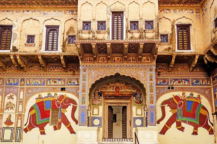 6-Day Private Golden Triangle Tour: Delhi, Agra, Jaipur & Mandawa