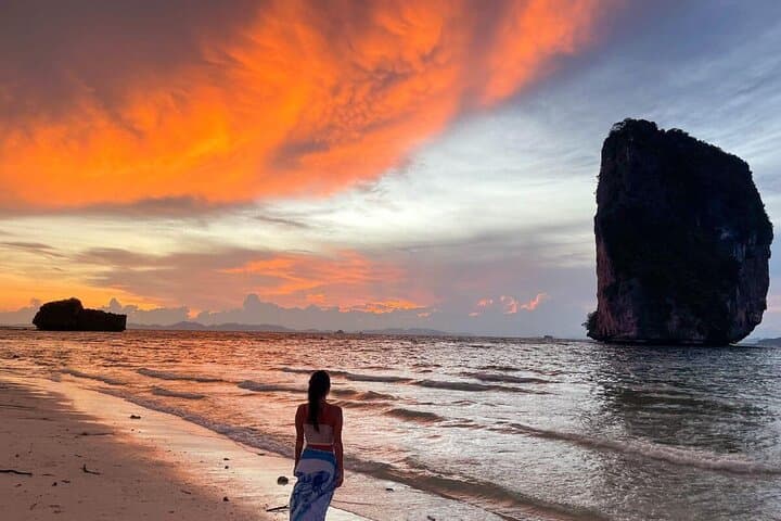 Phi Phi 4 Islands Sunset Tour & Bioluminescent Plankton Experience