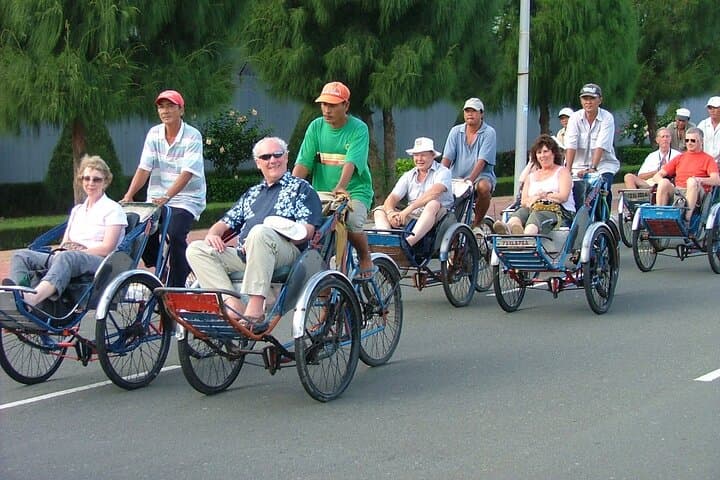 Hue Cyclo Private Tour: Imperial Citadel, Royal Museum & Dong Ba Market photo 3