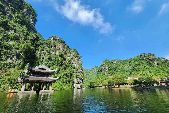 Ninh Binh Day Tour: Mua Cave, Trang An & Tam Coc Cycling with Local Family photo 5