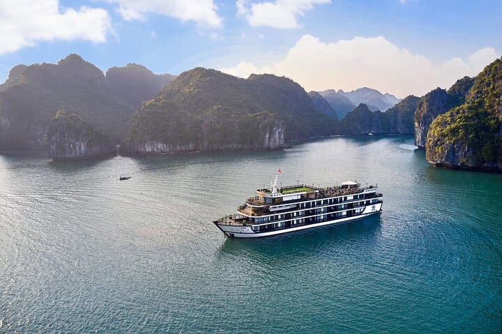 Kite Cruise Lan Ha Bay: 2-Day Lan Ha & Halong Bay Overnight Cruise from Hanoi photo 2