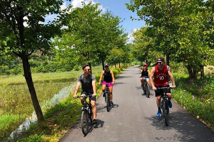 Luxury Day Trip to Hoa Lu, Tam Coc & Mua Cave from Hanoi