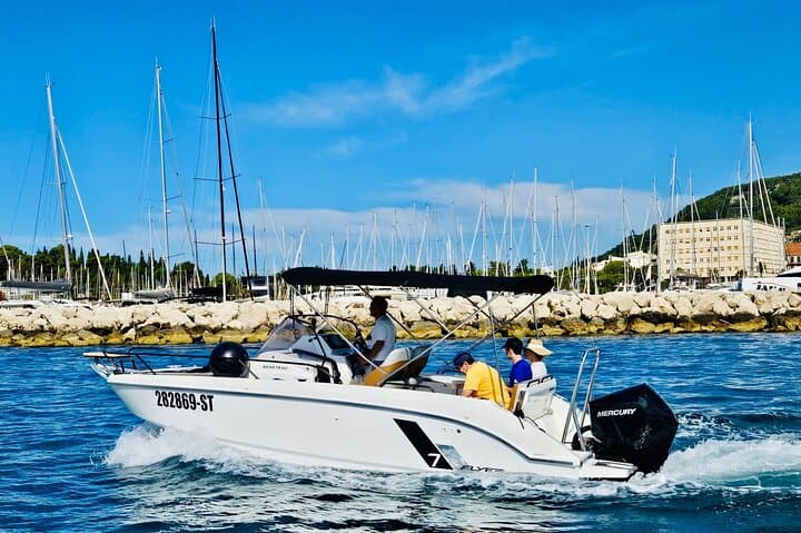 Private Half-Day Boat Tour to Blue Lagoon & Secret Islands from Split photo 4