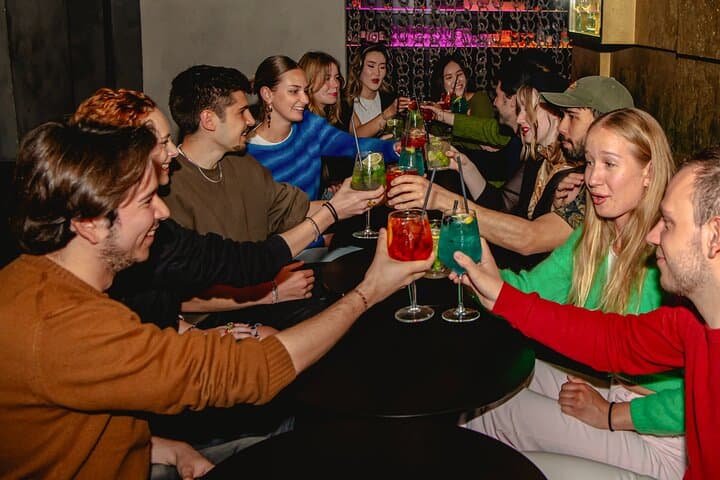 Tipsy Tour Florence: Guided Bar Crawl & Dark History Walk