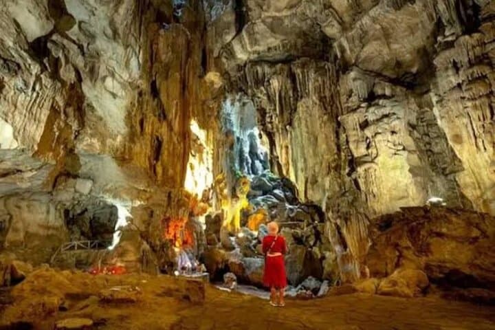 Bogor Cultural Performance and Waterfall Day Trip from Jakarta