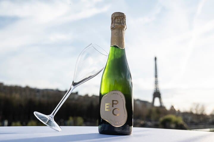 Seine Champagne Cruise: 70-Minute Paris Sightseeing with Bateaux-Mouches