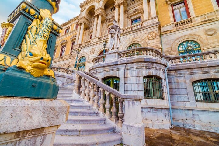 Bilbao Scavenger Hunt: Self-Guided Highlights Walking Tour