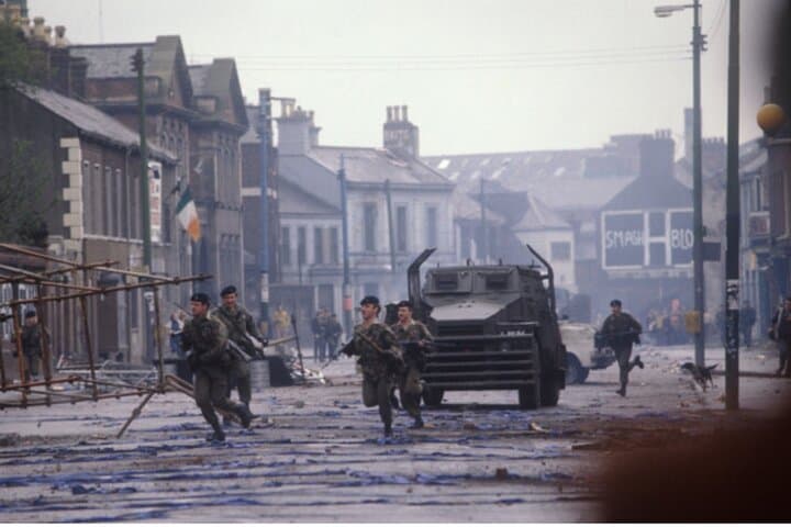 Belfast Black Taxi Tour: 2-Hour Murals & Troubles History