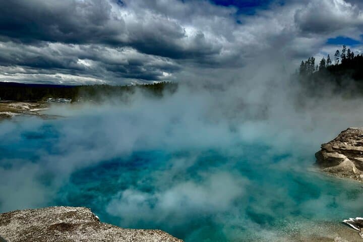 Yellowstone Lower Loop Hot Spots Tour: Old Faithful, Grand Prismatic & Yellowstone Falls photo 4