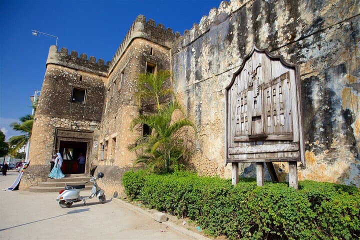 4-Day Zanzibar: Stone Town, Spice Fields, Mnemba Snorkel & Dhow Sailing photo 4