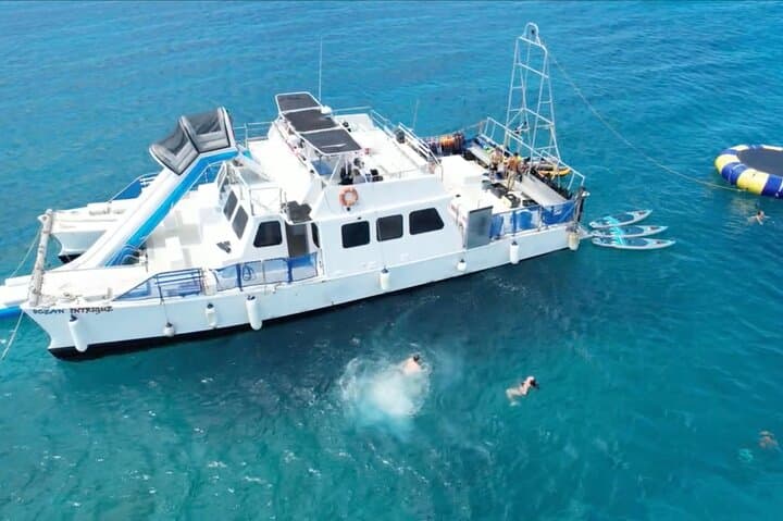 Private Catamaran Charter Waikiki — 5-in-1 Deluxe Snorkel, BBQ & Whale Watch