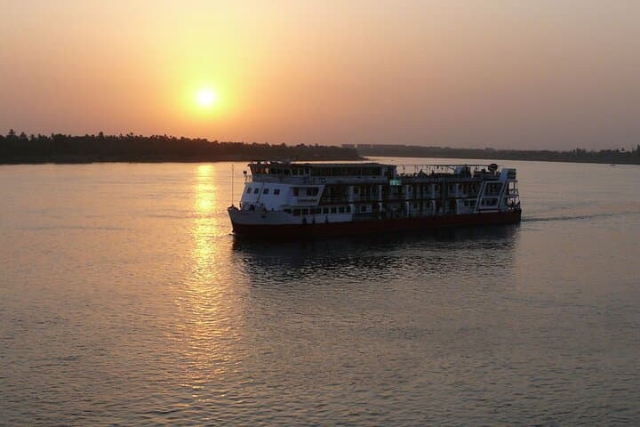 4-Day Luxor to Aswan Nile Cruise with Meals and Temple Tours photo 3