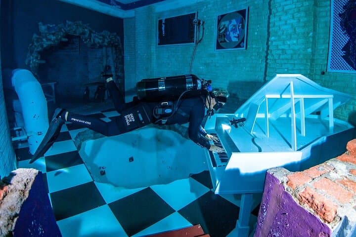 Deep Dive Dubai: Explore the World's Deepest Urban Dive Pool photo 2